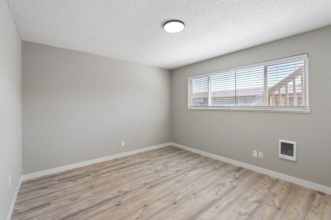 Building Photo - Ground floor apartment