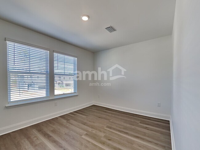 Building Photo - 319 Calla Lily Ct