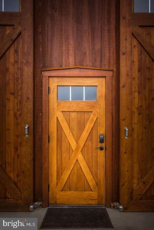 Building Photo - 284 Hickory Dr