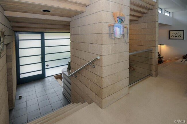 Building Photo - Custome Built Home With Ocean Views
