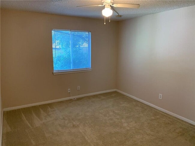 Building Photo - 1725 Toomey Rd