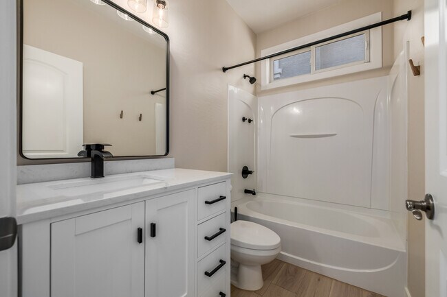 Building Photo - 4233 E Jasper Dr