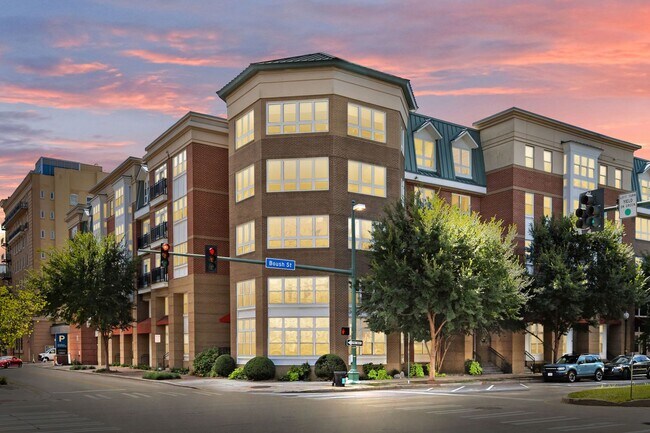 Building Photo - For Rent in Norfolk!