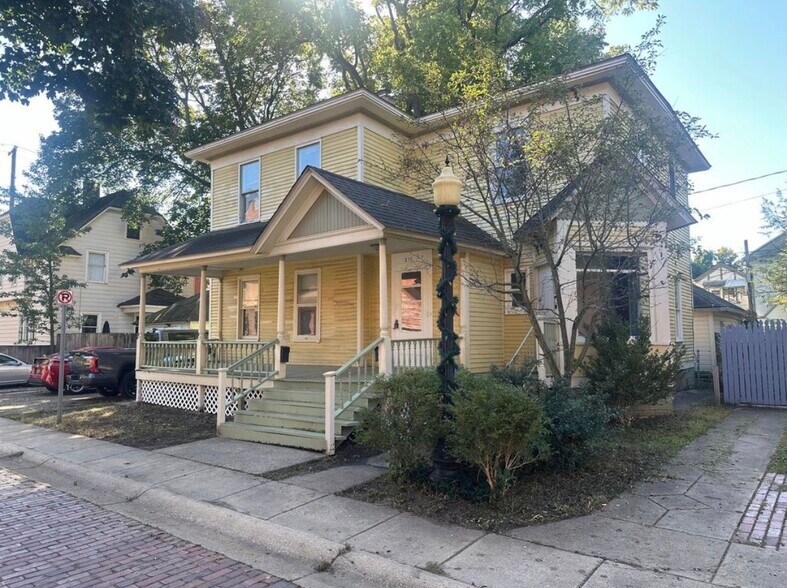 Building Photo - 213 Rose Pl