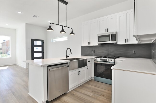 Building Photo - 8133 Cabot St