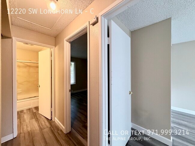 Building Photo - 12220 SW Longhorn Ln