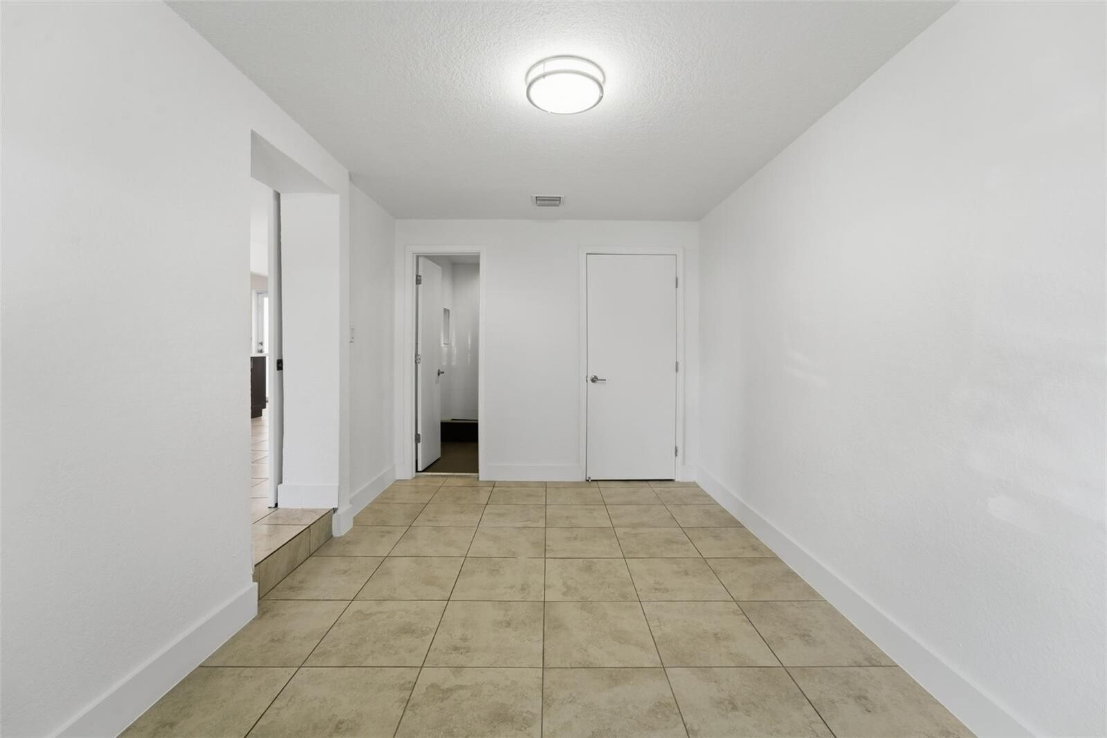 Building Photo - 570 NW 49th St