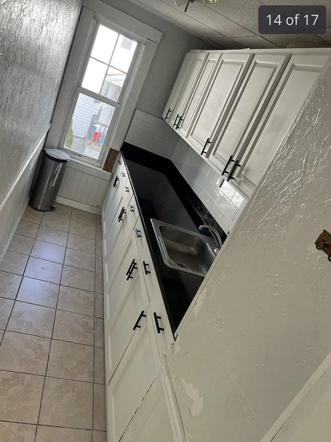 Building Photo - Beautiful 3 Bedroom 1 Bath Apartment Located in Worcester, MA