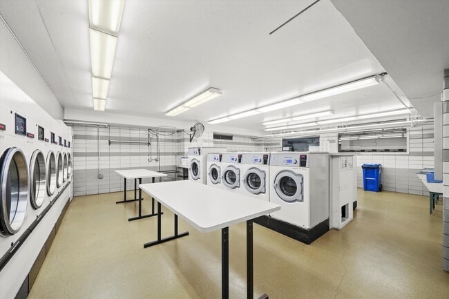 Building Photo - 3430 N Lake Shore Dr