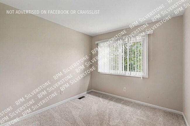 Building Photo - 452 Farmridge Ct