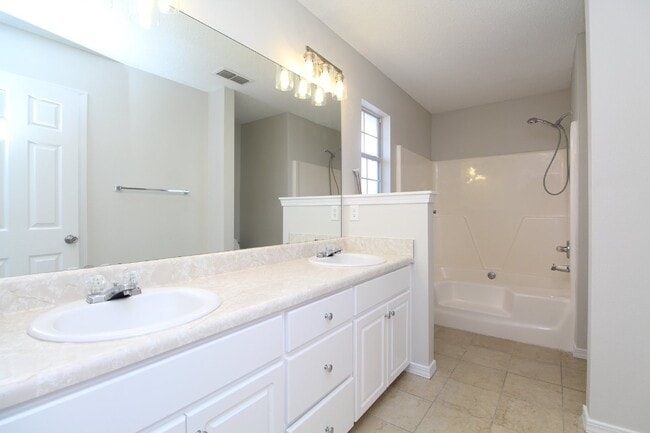 Building Photo - West Pensacola 4-Bedroom Home with Bonus R...