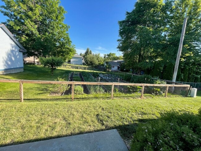 Building Photo - 3 bed 2 bath rancher with master en-suite & RV parking