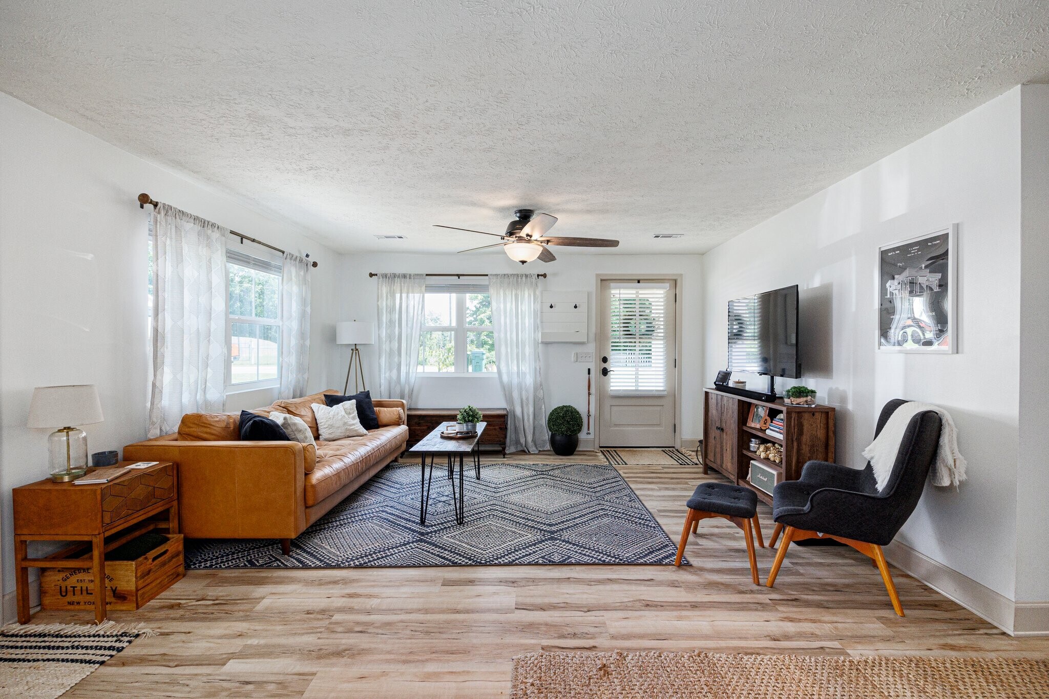 Building Photo - 223 Woodglen Dr