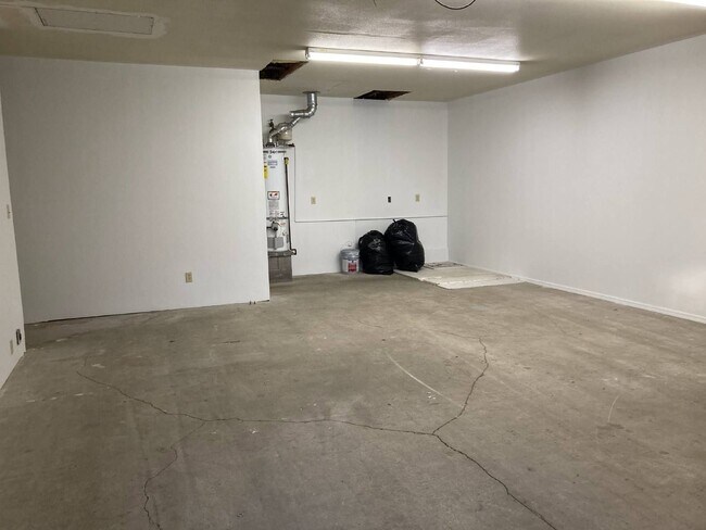 Building Photo - 2037 NE Stephens St