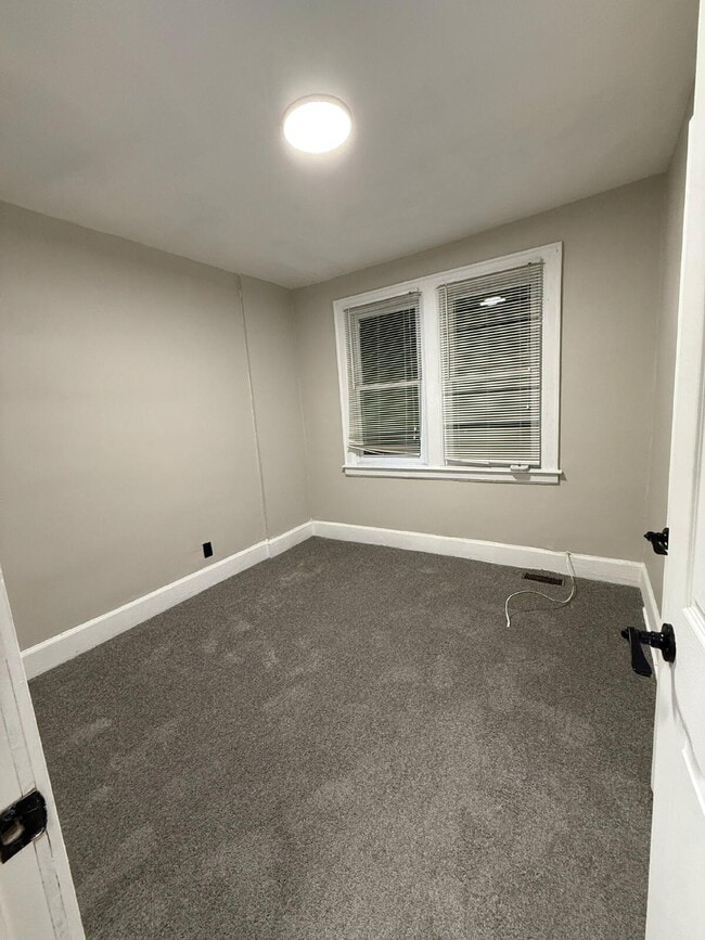 Building Photo - Bright & Cozy 3-Bed Duplex for Rent in Detroit