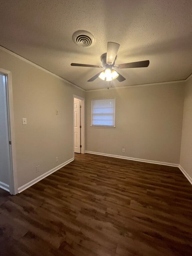 Building Photo - 3825 Fairfield Dr