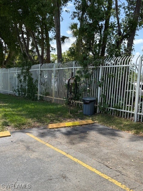 Building Photo - 3910 Inverrary Blvd