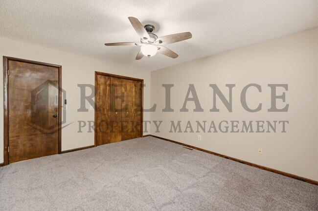 Building Photo - 428 Peach Tree Ln