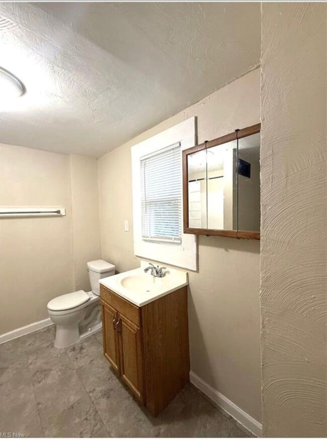 Building Photo - 3 Bedroom with Massive Primary Suite and Flexible Bonus Space