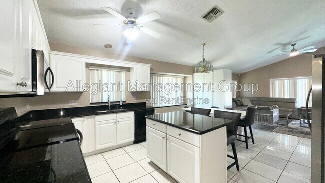 Building Photo - 223 Lake Davenport Estates Dr