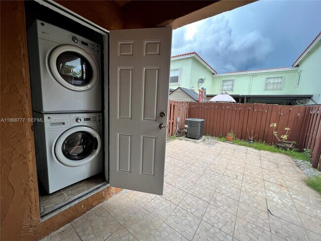 Building Photo - 1187 NW 124th Ave