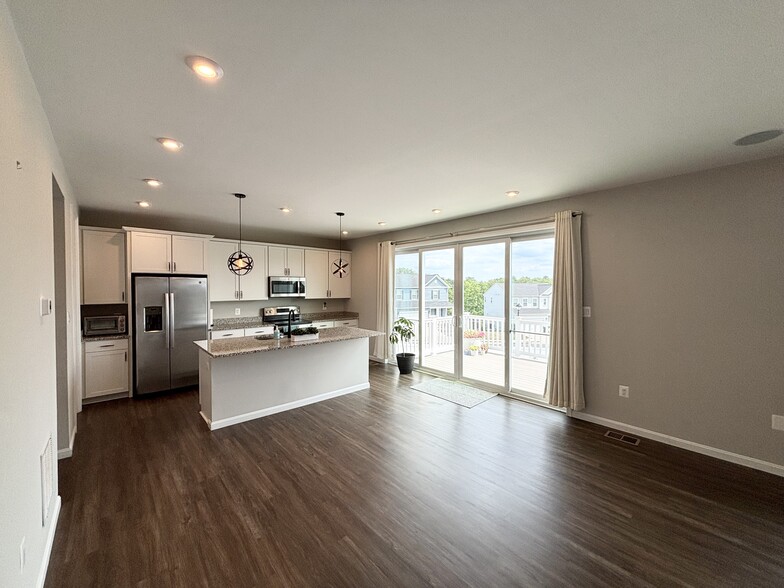 Building Photo - 324 Cedar Spring Dr