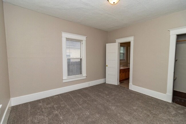 Building Photo - 1219 S Main St