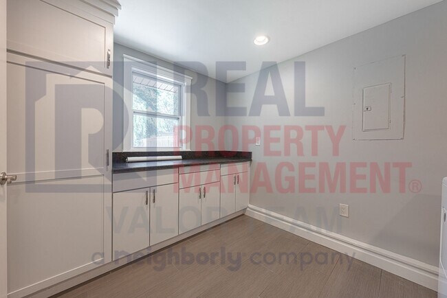 Building Photo - Exceptional Single-Story Living with Fenced Yard in Streetsboro