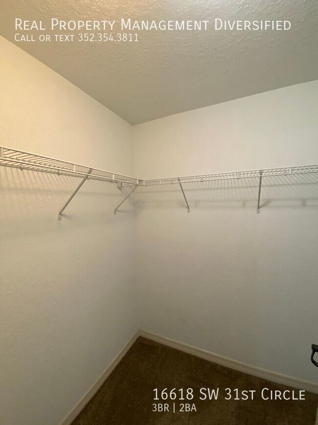 Building Photo - 16618 SW 31st Cir