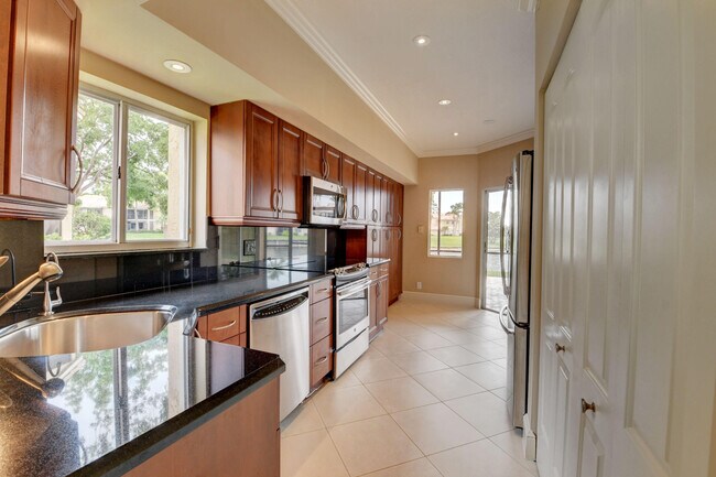 Building Photo - 23181 Fountain View Dr