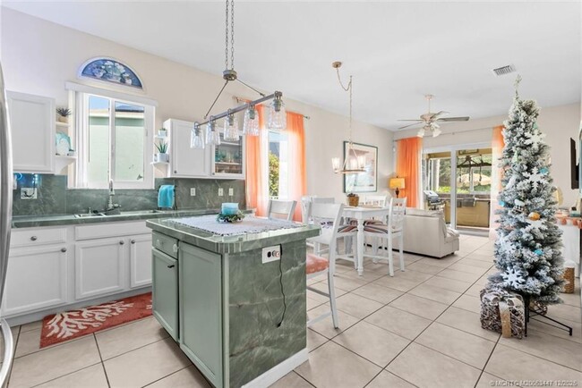 Building Photo - 4668 SE Winter Haven Ct