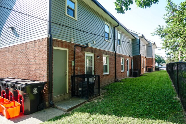 Building Photo - 1644 W Kentucky St