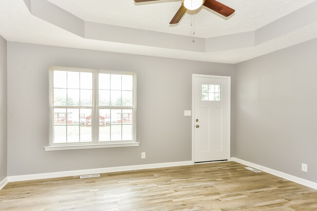 Building Photo - Nice Bedroom in Clarksville!