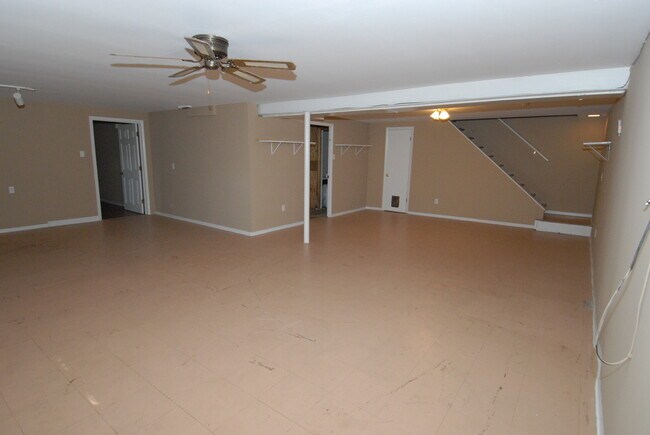 Building Photo - 10 Jenny Lind Dr