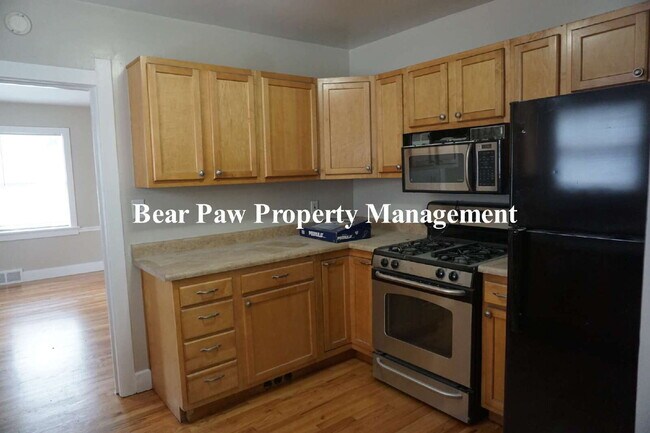 Building Photo - Cute Bungalow in Established Lakewood Neighborhood!