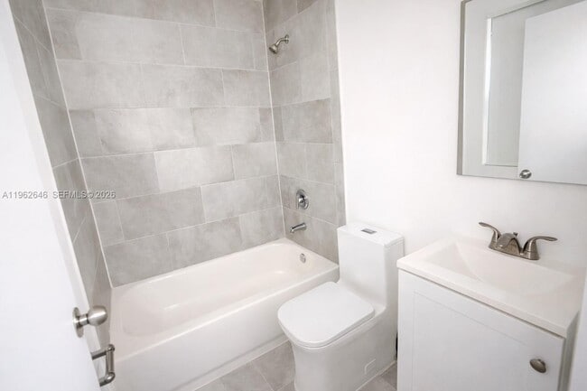 Building Photo - 402 NW 12th Ave