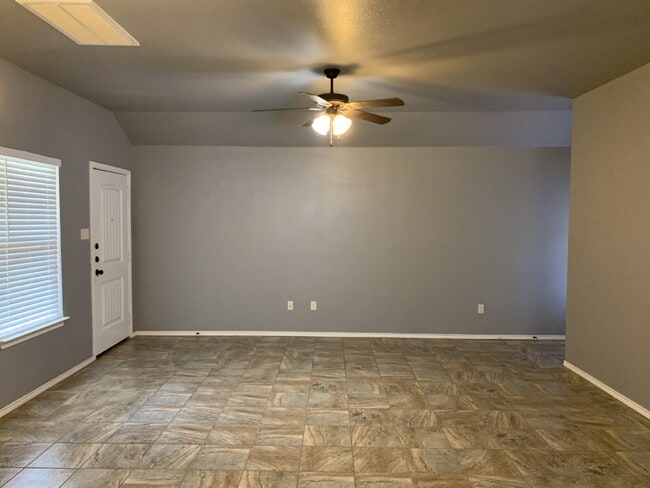Building Photo - Beautiful duplex in Cooper School District!