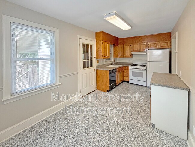 Building Photo - 22 Brownwood Dr