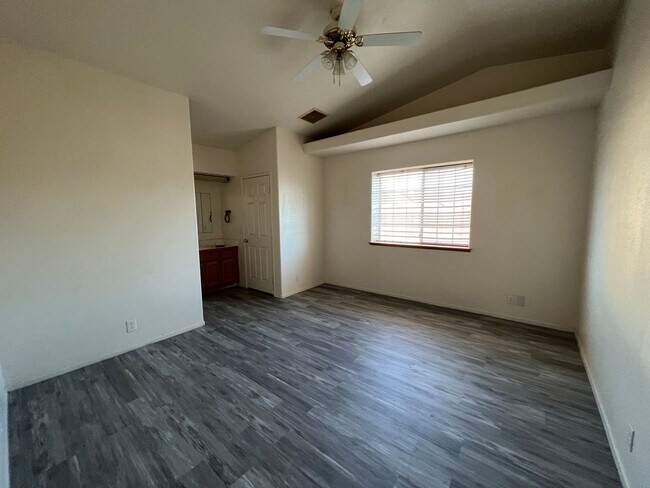 Building Photo - 420 Olive Ave