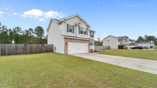 Building Photo - Spacious 3BR Home with Fenced Yard Near Ft. Stewart