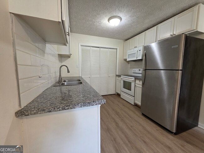 Building Photo - 450 Booth Cir SW