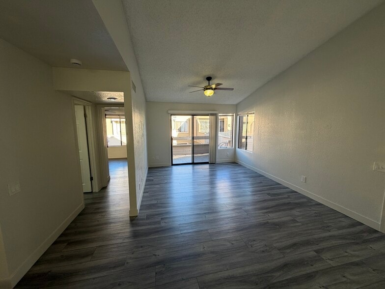 Building Photo - 2035 S Elm St