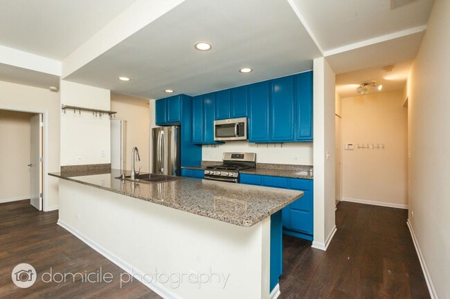 Building Photo - 2 bedroom in Chicago IL 60618