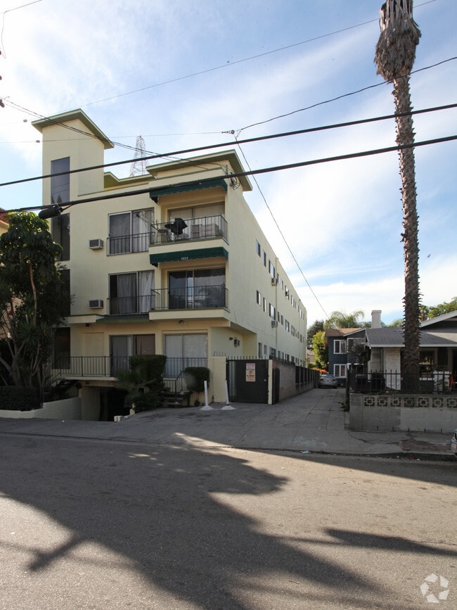 Building Photo - 1333 N Las Palmas
