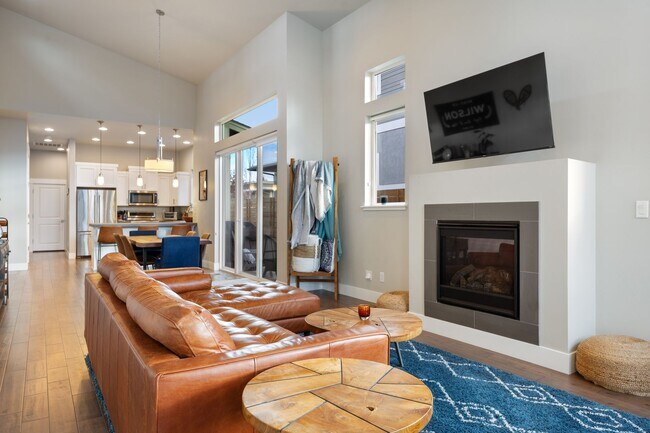 Building Photo - 63374 NW Clearstone Dr