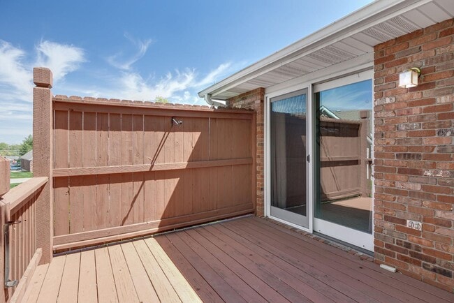 Building Photo - 2216 Berkshire Dr