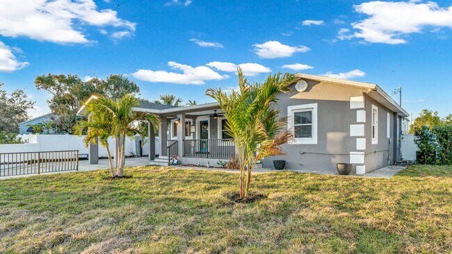 Building Photo - Beautiful S. Tampa 3BR/2BA remodeled home ...