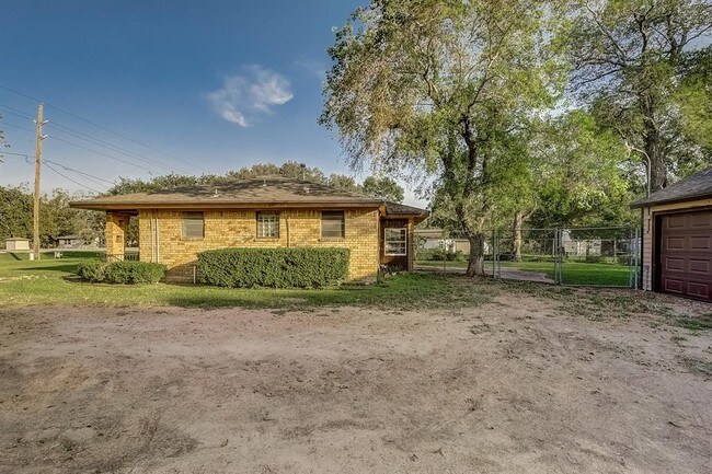 Building Photo - 15206 TX-36