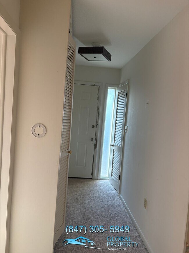 Building Photo - 3 Bedroom Home For Rent