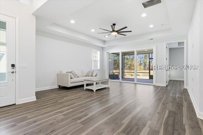 Building Photo - 155 Weekend Ave